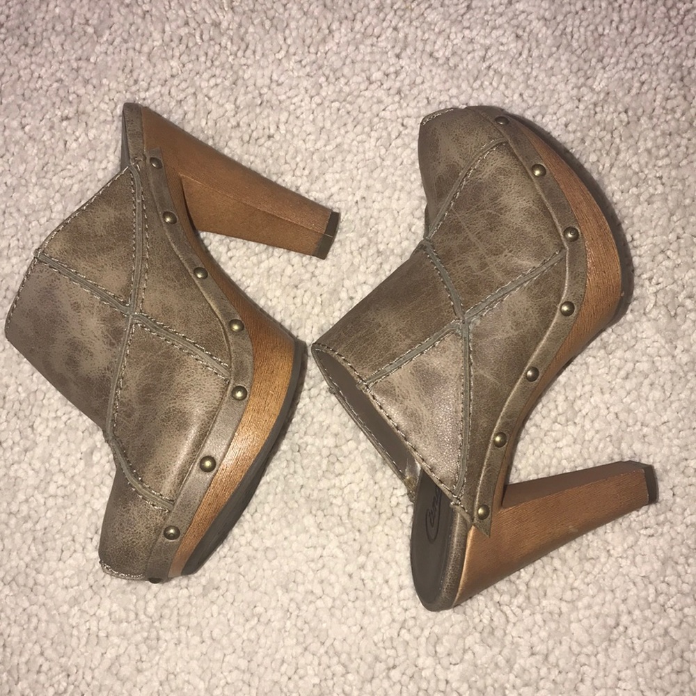 Candie’s Carin Taupe Clog Mule